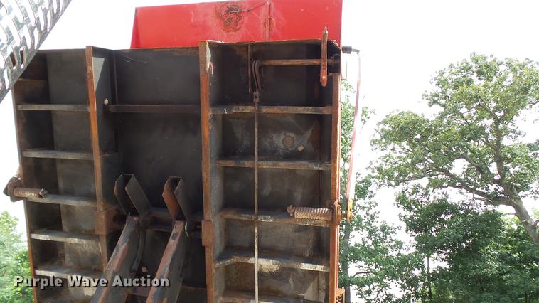 image for item DD7282 2009 GMC C7500 dump truck