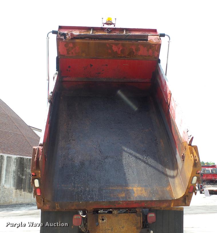 image for item DD7282 2009 GMC C7500 dump truck