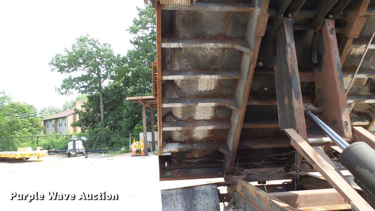 image for item DD7282 2009 GMC C7500 dump truck