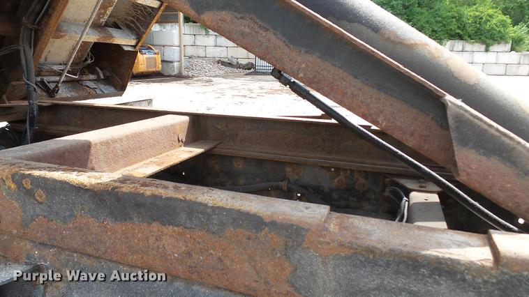 image for item DD7282 2009 GMC C7500 dump truck