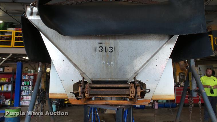 image for item DD7282 2009 GMC C7500 dump truck