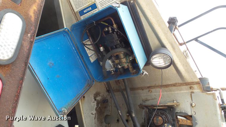 image for item DD7282 2009 GMC C7500 dump truck