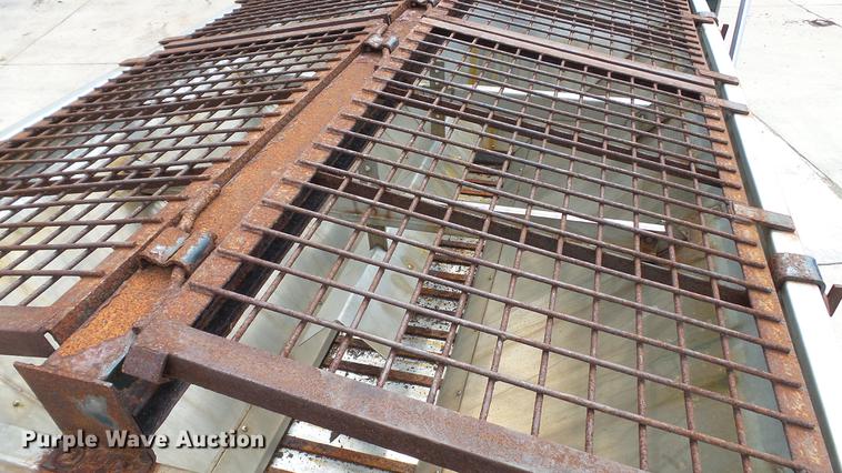 image for item DD7282 2009 GMC C7500 dump truck