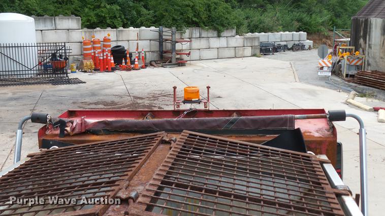 image for item DD7282 2009 GMC C7500 dump truck