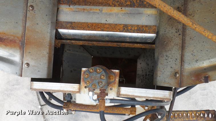 image for item DD7282 2009 GMC C7500 dump truck