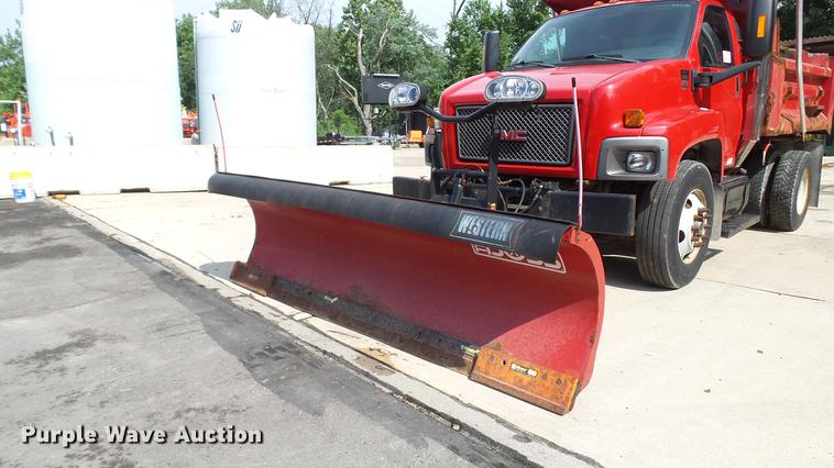 image for item DD7282 2009 GMC C7500 dump truck