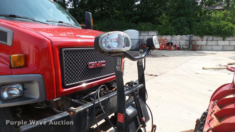 image for item DD7282 2009 GMC C7500 dump truck