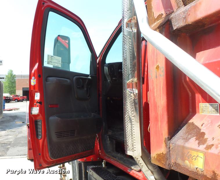 image for item DD7282 2009 GMC C7500 dump truck