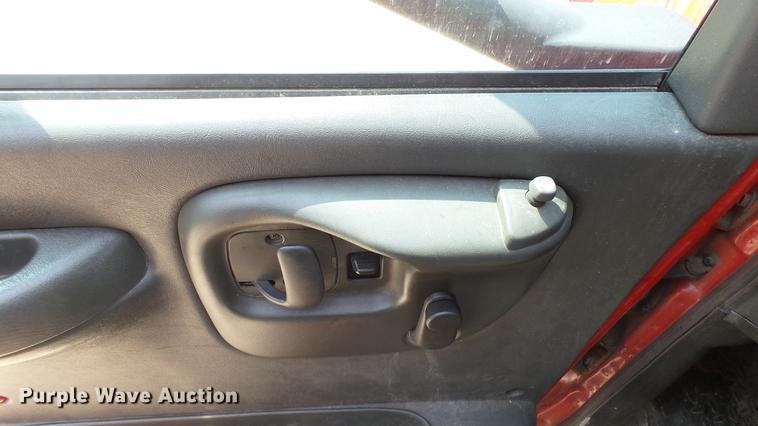 image for item DD7282 2009 GMC C7500 dump truck