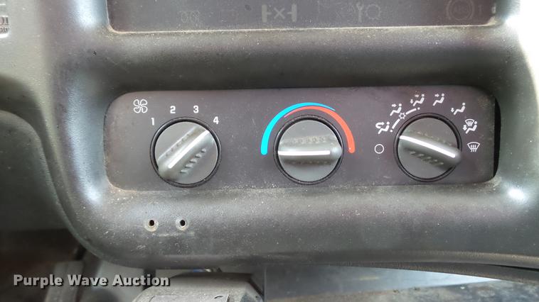 image for item DD7282 2009 GMC C7500 dump truck