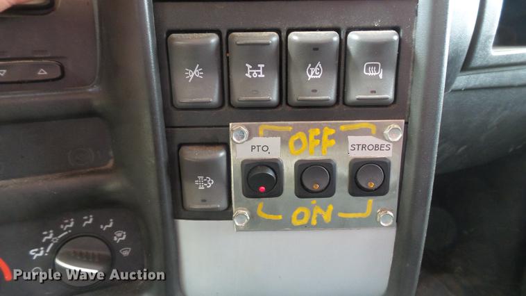 image for item DD7282 2009 GMC C7500 dump truck