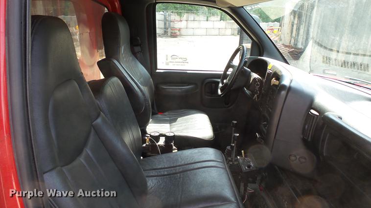 image for item DD7282 2009 GMC C7500 dump truck