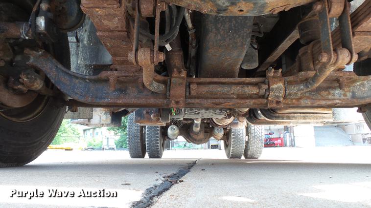 image for item DD7282 2009 GMC C7500 dump truck