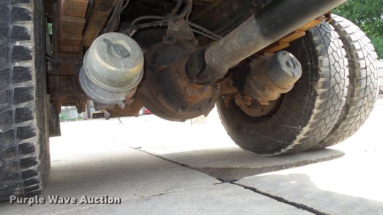 image for item DD7282 2009 GMC C7500 dump truck