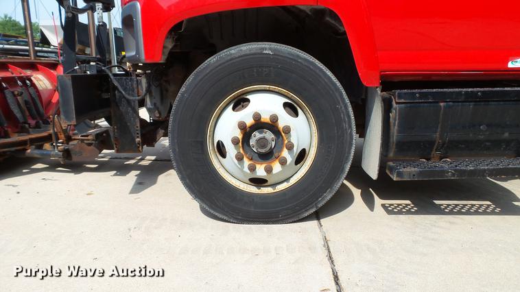 image for item DD7282 2009 GMC C7500 dump truck