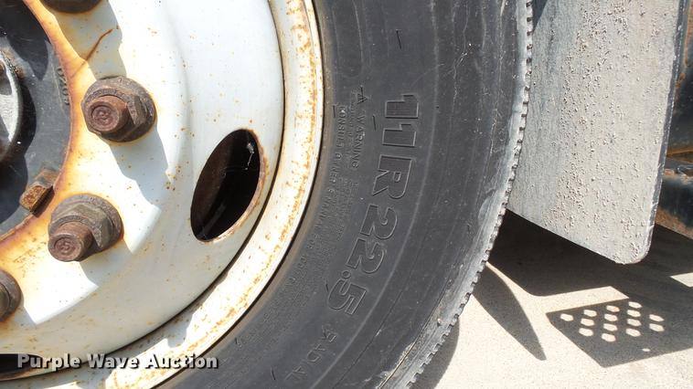 image for item DD7282 2009 GMC C7500 dump truck