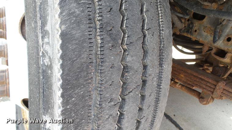 image for item DD7282 2009 GMC C7500 dump truck