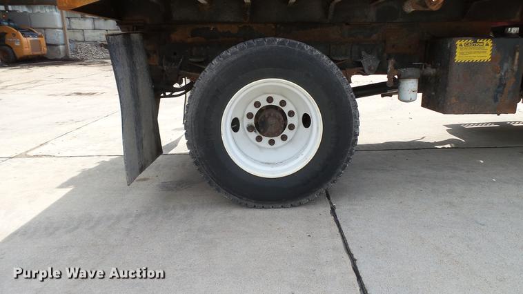 image for item DD7282 2009 GMC C7500 dump truck