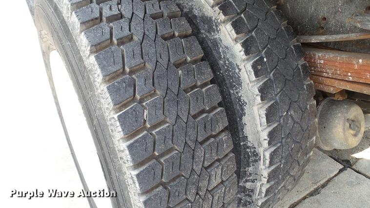 image for item DD7282 2009 GMC C7500 dump truck