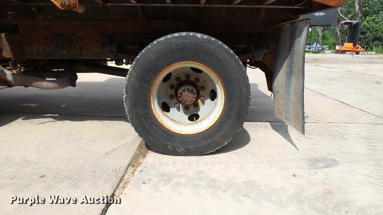 image for item DD7282 2009 GMC C7500 dump truck