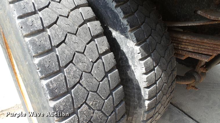 image for item DD7282 2009 GMC C7500 dump truck