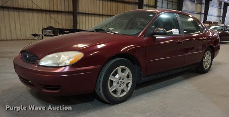 image for item DD7834 2005 Ford Taurus