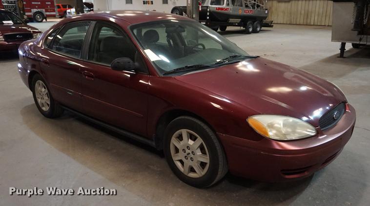 image for item DD7834 2005 Ford Taurus