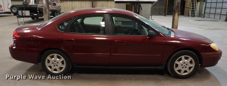 image for item DD7834 2005 Ford Taurus