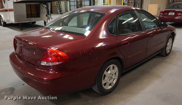 image for item DD7834 2005 Ford Taurus