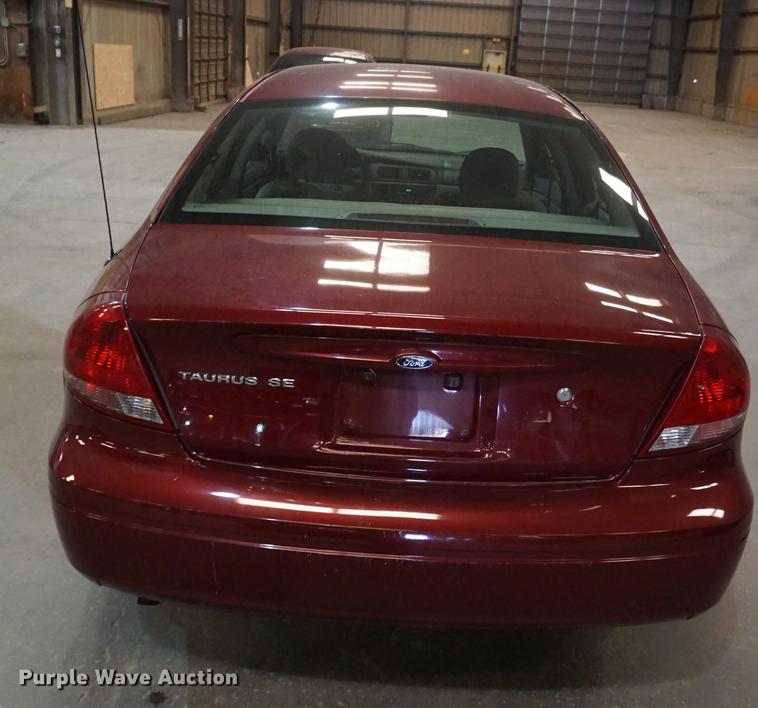 image for item DD7834 2005 Ford Taurus