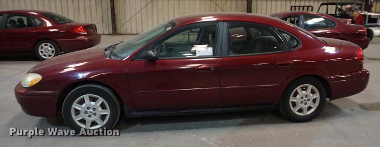 image for item DD7834 2005 Ford Taurus