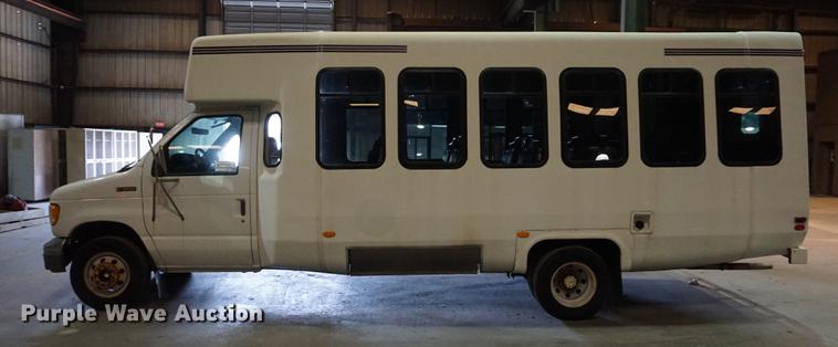 image for item DD7836 1998 Ford Econoline E450 Super Duty bus