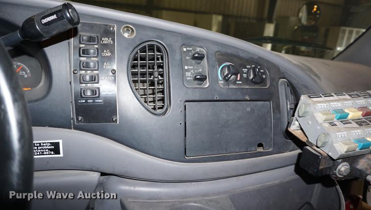 image for item DD7836 1998 Ford Econoline E450 Super Duty bus