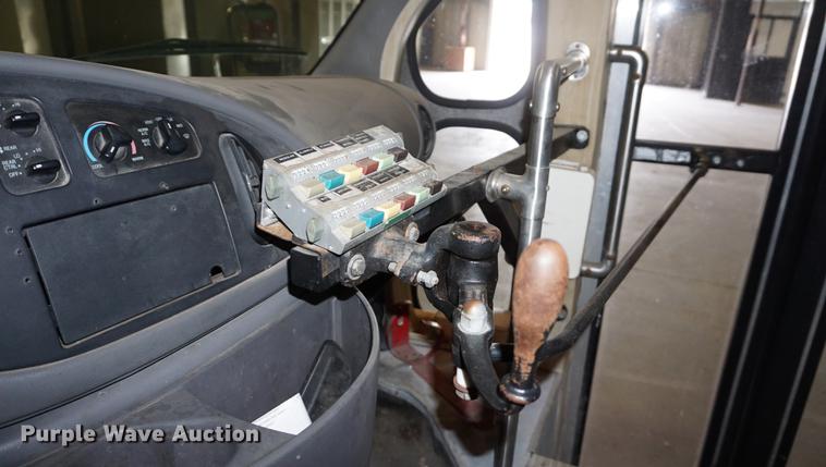 image for item DD7836 1998 Ford Econoline E450 Super Duty bus