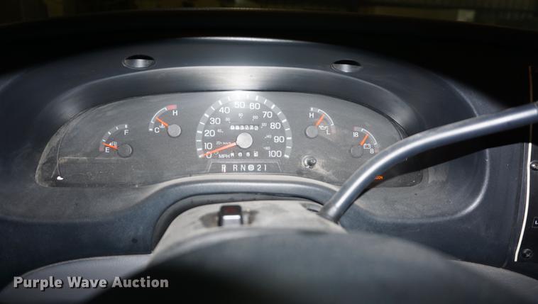 image for item DD7836 1998 Ford Econoline E450 Super Duty bus