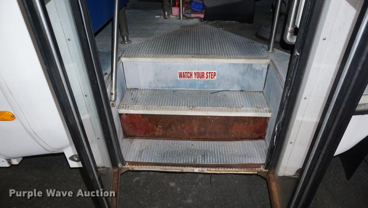 image for item DD7836 1998 Ford Econoline E450 Super Duty bus