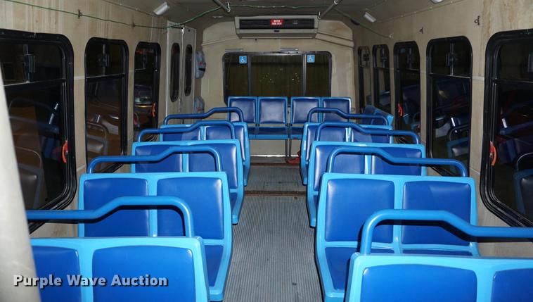 image for item DD7836 1998 Ford Econoline E450 Super Duty bus