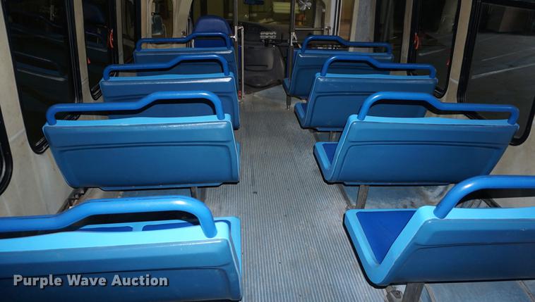 image for item DD7836 1998 Ford Econoline E450 Super Duty bus