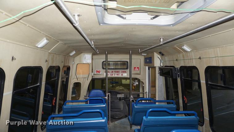 image for item DD7836 1998 Ford Econoline E450 Super Duty bus