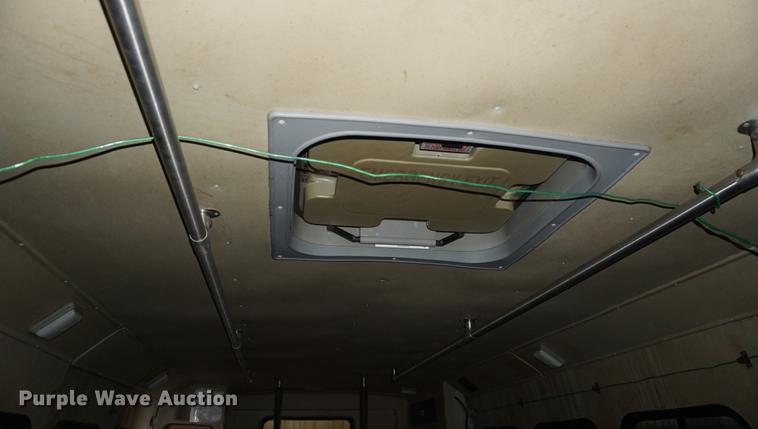 image for item DD7836 1998 Ford Econoline E450 Super Duty bus