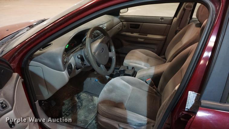 image for item DD7842 2005 Ford Taurus