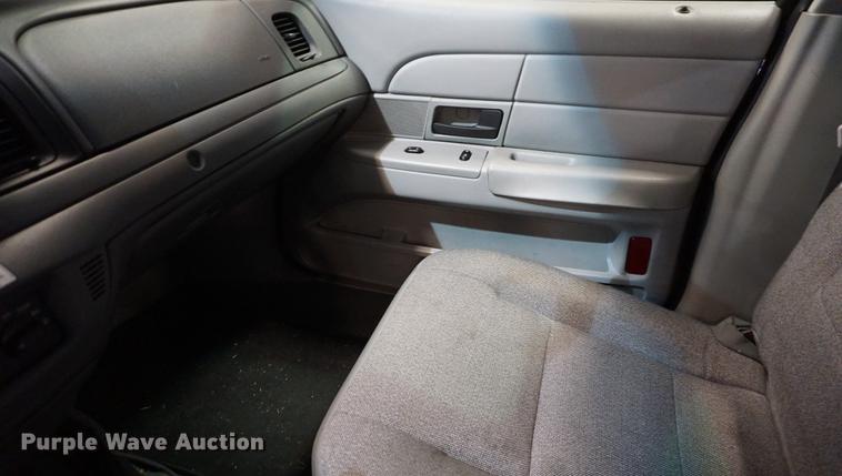 image for item DD7844 2005 Ford Crown Victoria Police Interceptor