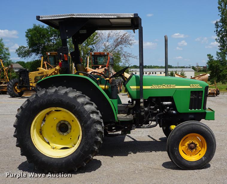 image for item DD7860 2002 John Deere 5320 tractor