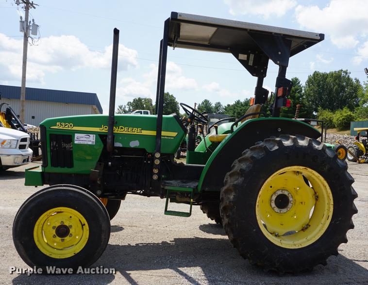 image for item DD7860 2002 John Deere 5320 tractor