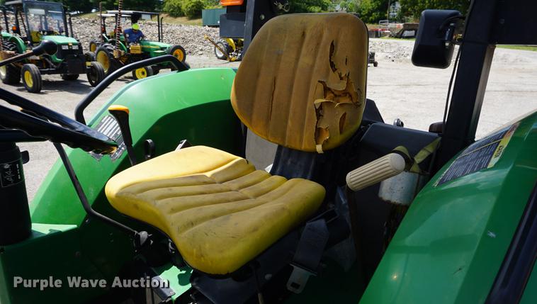 image for item DD7860 2002 John Deere 5320 tractor