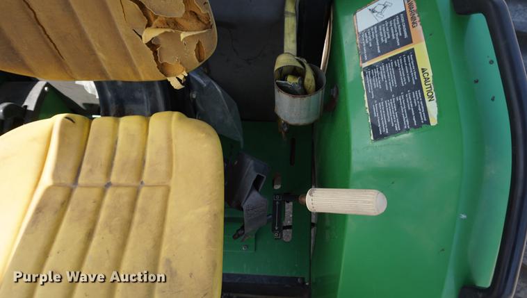 image for item DD7860 2002 John Deere 5320 tractor