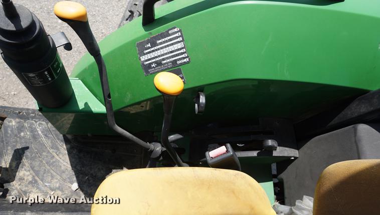 image for item DD7860 2002 John Deere 5320 tractor