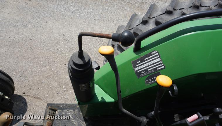 image for item DD7860 2002 John Deere 5320 tractor