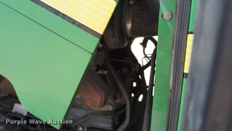 image for item DD7860 2002 John Deere 5320 tractor