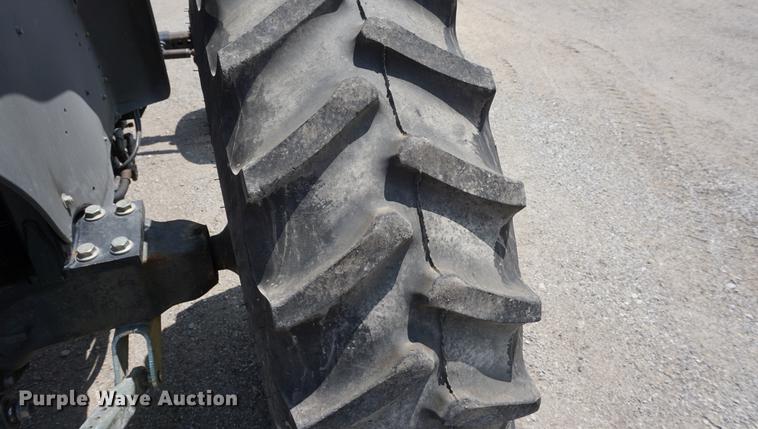 image for item DD7860 2002 John Deere 5320 tractor